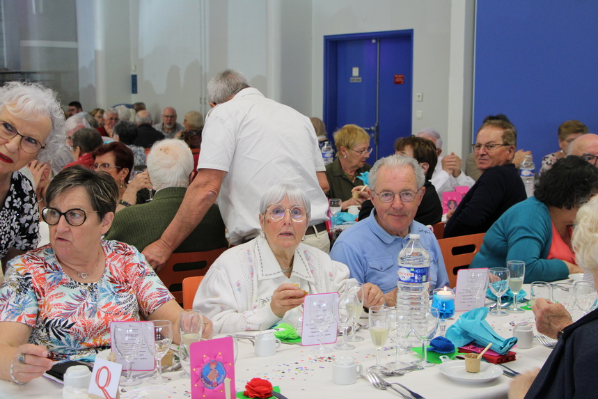 Repas des 75 ans du club Poigny le 14 avril 2024 à la salle Pierre Guédou Le Mans
