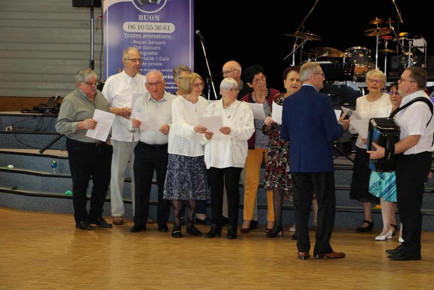Repas des 75 ans du club Poigny le 14 avril 2024 à la salle Pierre Guédou Le Mans