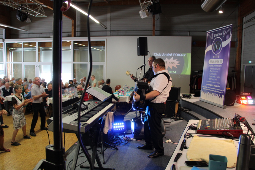 Repas des 75 ans du club Poigny le 14 avril 2024 à la salle Pierre Guédou Le Mans